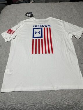 Under Armour Men’s White Short-Sleeve Freedom Graphic Tee, NWT’s, Size 2X